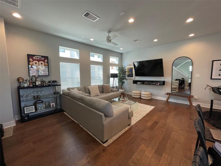 Property Photo:  902 Martin Street A  TX 77018 