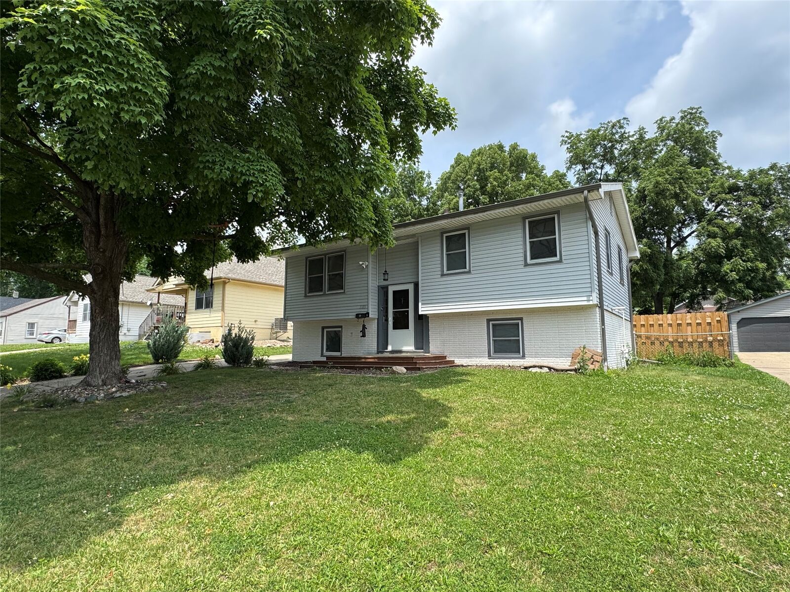 Property Photo: 1105 Bundy Street IA 50315