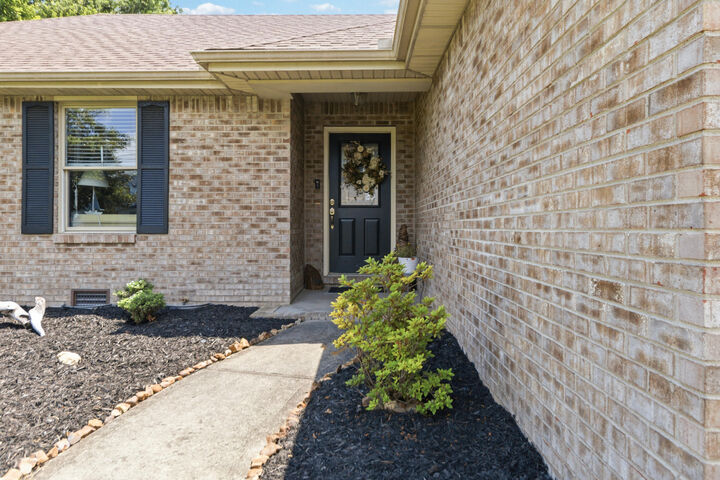 Property Photo: 17 Enchanted Court KY 42503