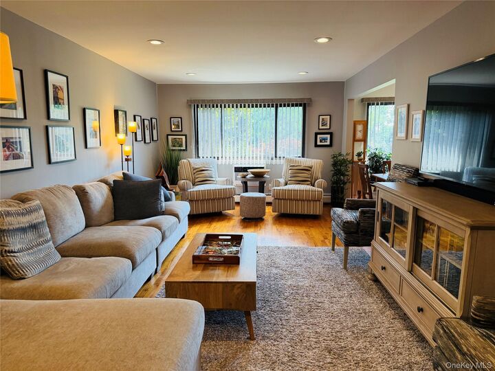 Property Photo:  8 E Lawrence Park Drive 9  NY 10968 