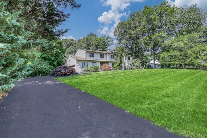 Property Photo:  5 Zeck Court  NY 10901 