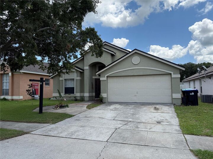 Property Photo: 12643 Lysterfield Court FL 32837