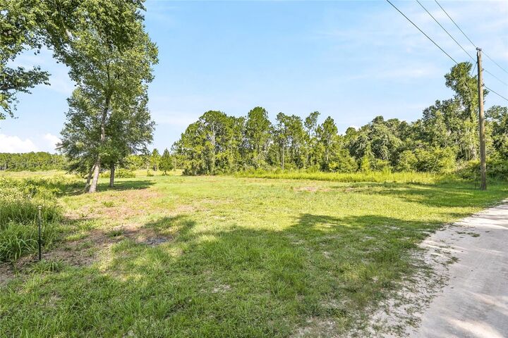 Property Photo: 100 Berryhill Drive FL 33597