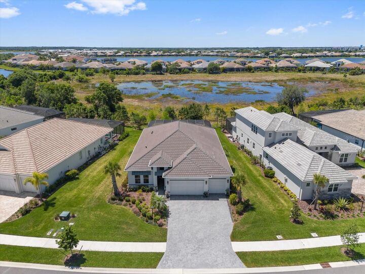 Property Photo: 729 Tailwind Place FL 34240