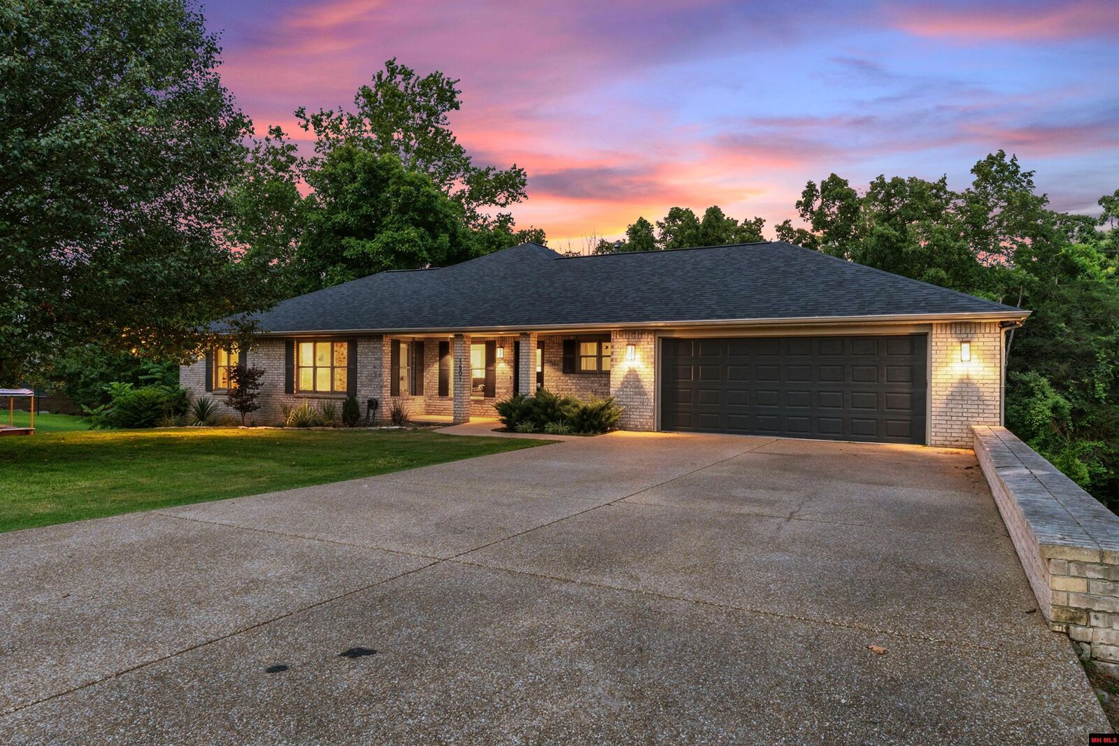 Property Photo:  1601 Inverness Drive  AR 72653 