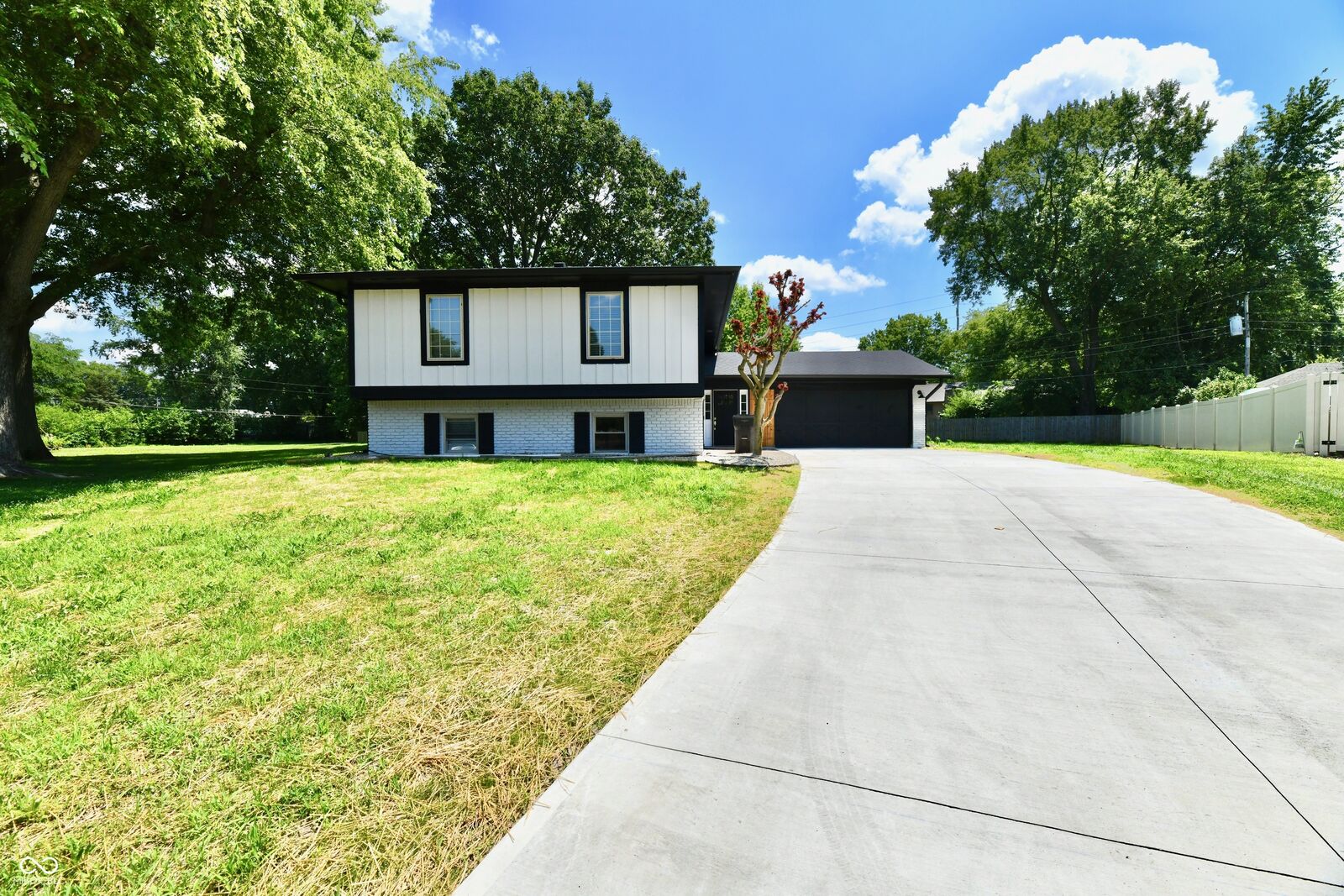 Property Photo: 50 Idleway IN 46142