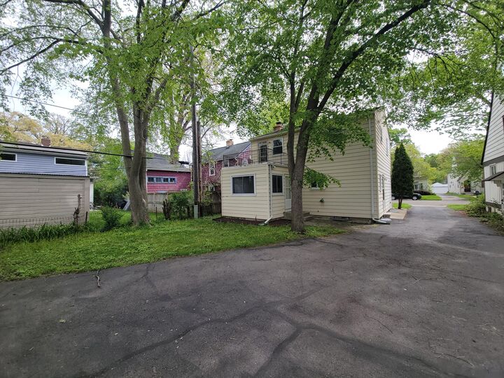Property Photo: 1408 E Park Place MI 48104
