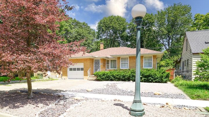 Property Photo:  804 W White Street  IL 61820 