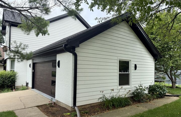 Property Photo:  1127 Yorkshire Avenue  IL 60178 