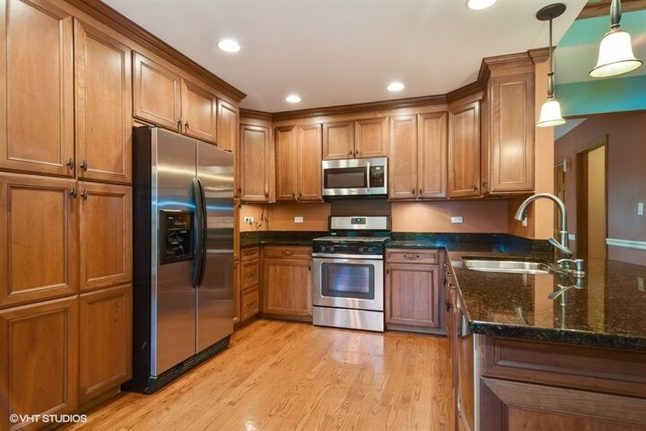 Property Photo:  21 Arbor Drive  IL 60107 