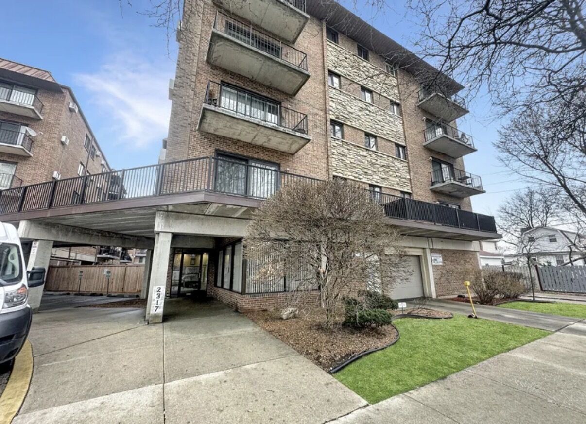 Property Photo:  2317 N Neva Avenue 302A  IL 60707 