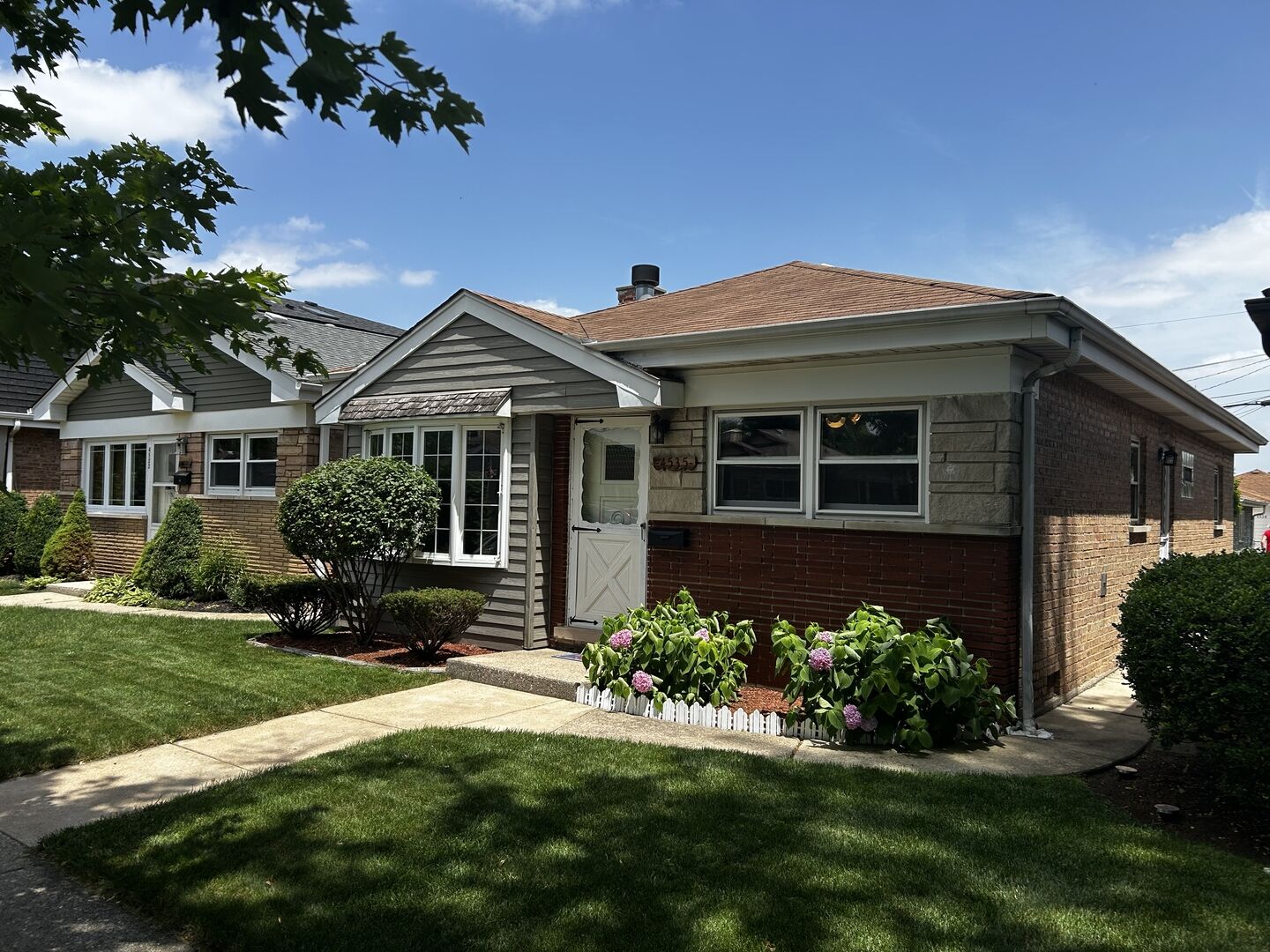 Property Photo: 4535 Warsaw Avenue IL 60534