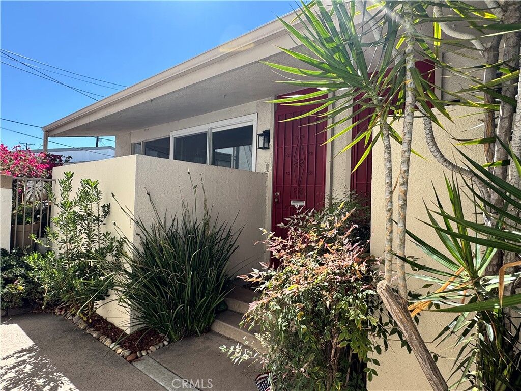 Property Photo: 4414 W Kling Street CA 91505