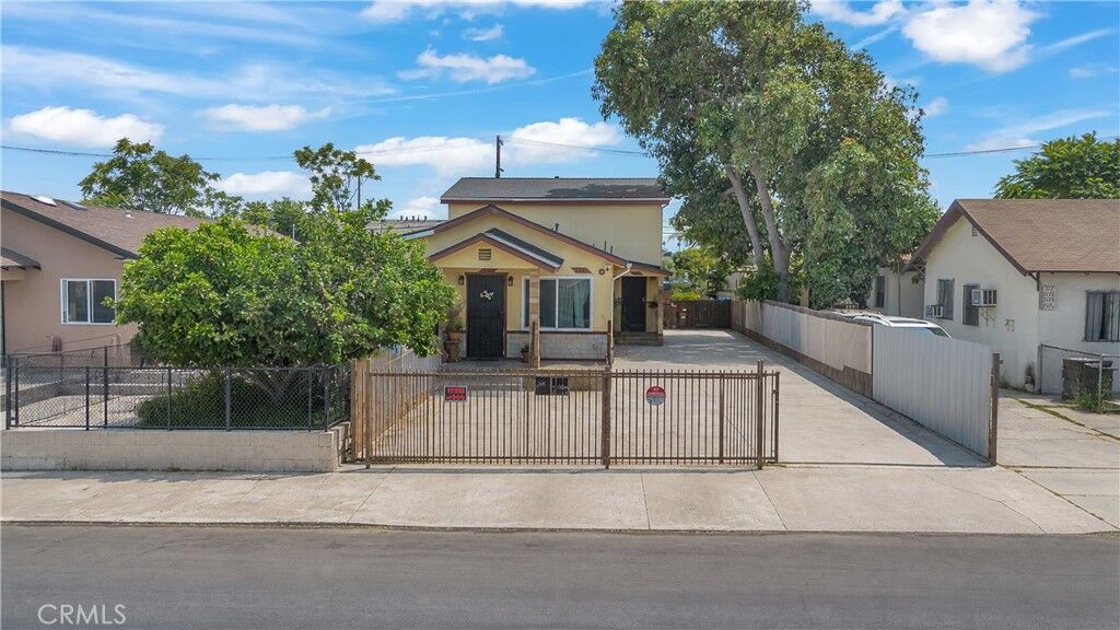 Property Photo:  706 W 77th  CA 90044 