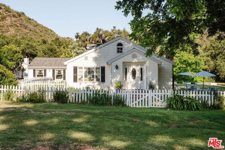 Property Photo: 1520 Bonnell Drive CA 90290