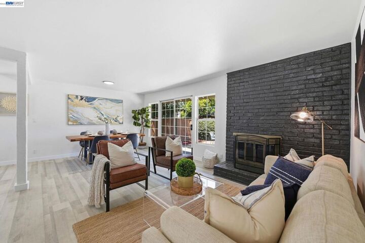 Property Photo: 31070 Meadowbrook Ave CA 94544-7546