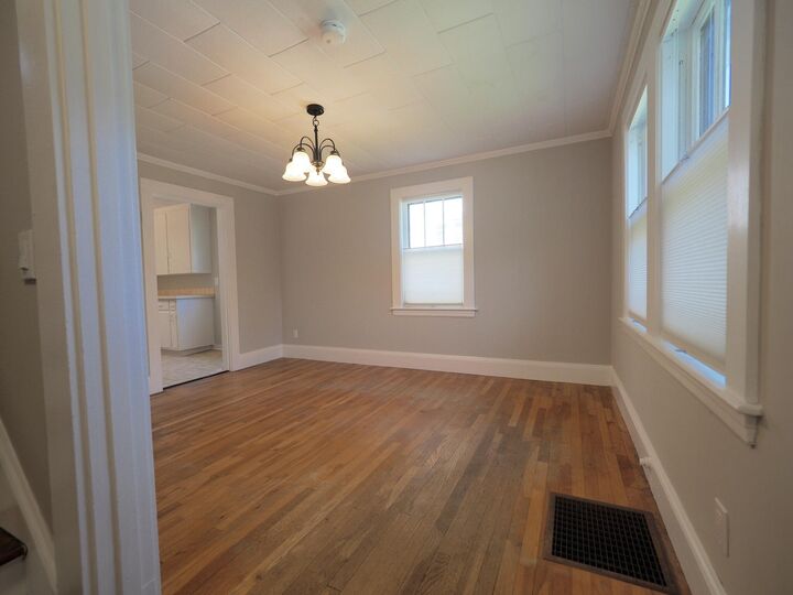 Property Photo: 8 Fairview Avenue ME 04330