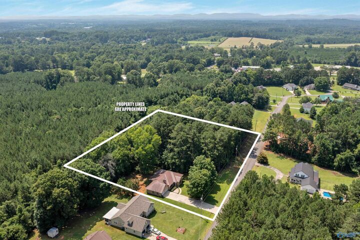 Property Photo: 124 Mountain Creek Drive AL 35901