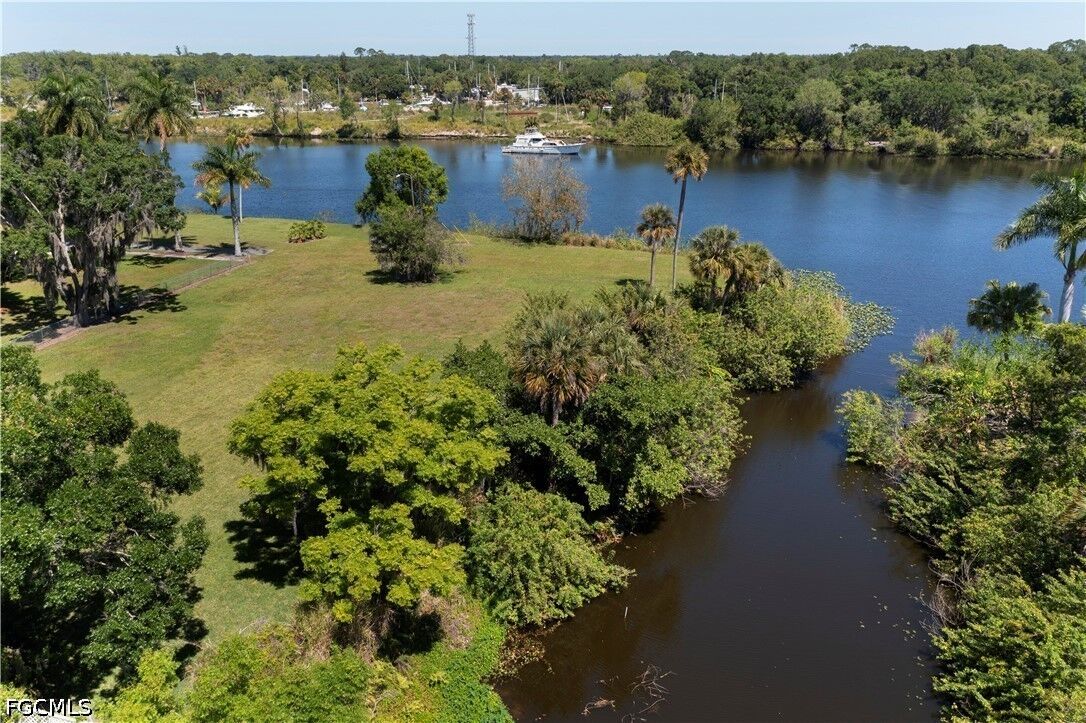 Property Photo:  233 De Soto Avenue  FL 33935 