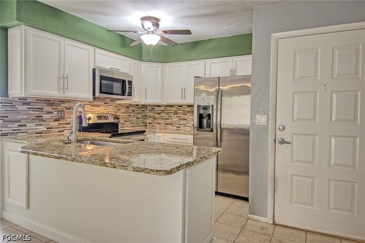 Property Photo:  1100 Pondella Road 807  FL 33909 