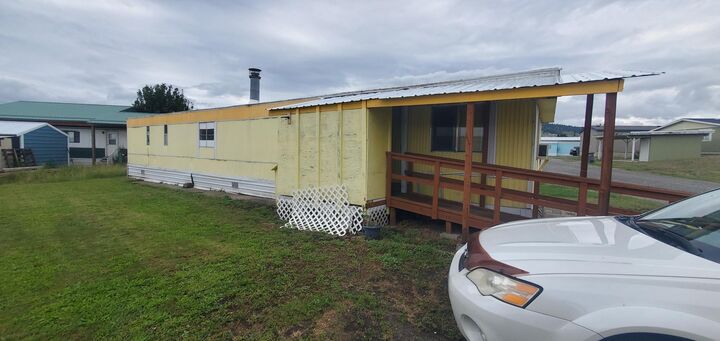 Property Photo:  1060 S Main St  WA 99114 