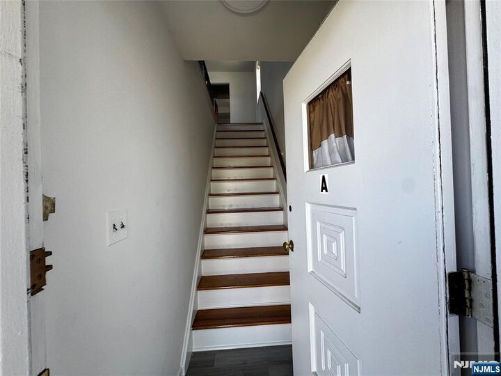 Property Photo:  392 Washington Avenue 1A  NJ 07621 