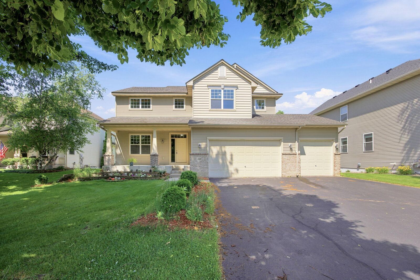 Property Photo:  1020 Creekwood Drive N  MN 55316 