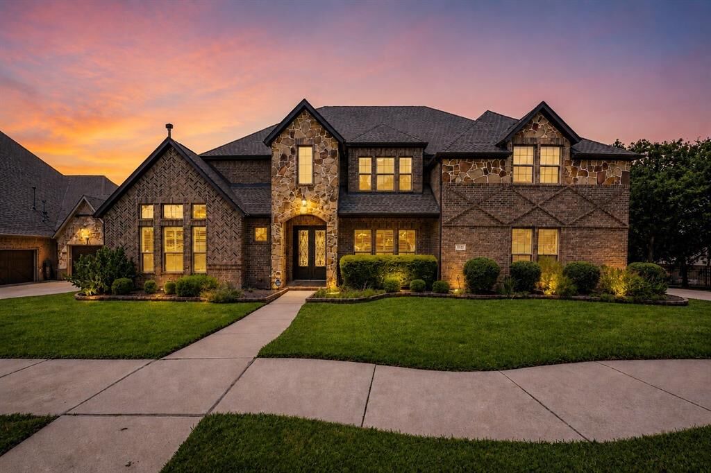 Property Photo:  812 Cross Timbers Drive  TX 76248 