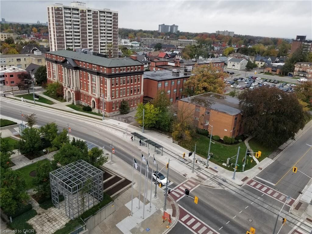 Property Photo:  85 Duke Street W 811  ON N2H 0B7 