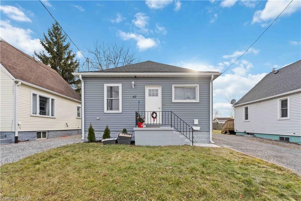 Property Photo:  65 Almond Street Lower  ON L3B 3P6 