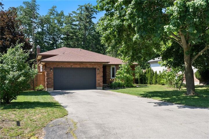 Property Photo: 68 Lyndhurst Avenue ON N3Y 4J9