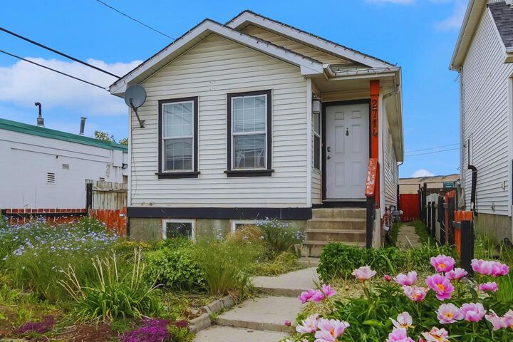 2714 74 Avenue SE — photo 1