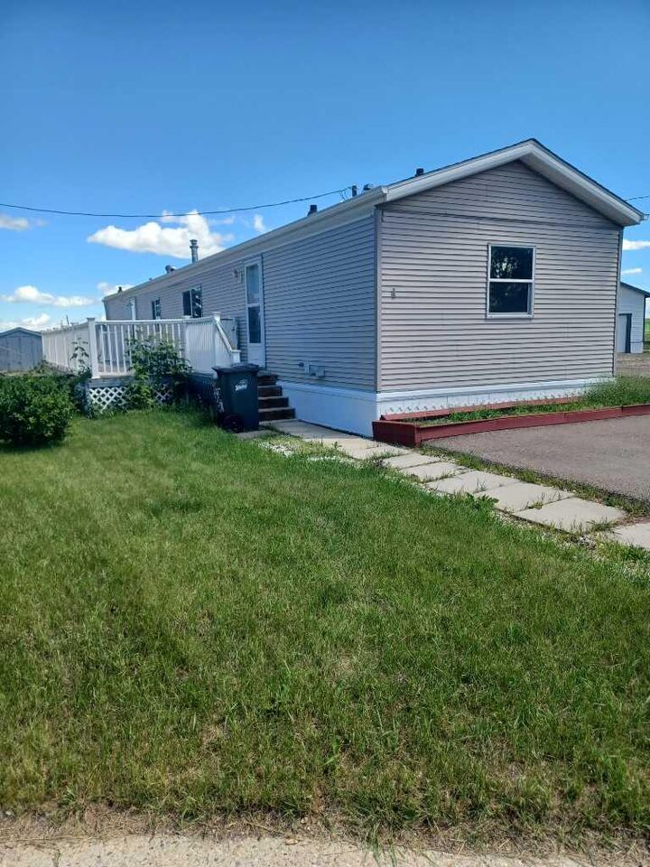 4506 50 Avenue Unit 4 — photo 1