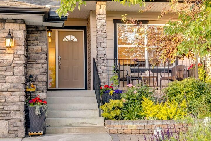Property Photo: 10450 Rockyledge Street NW AB T3G 5N1