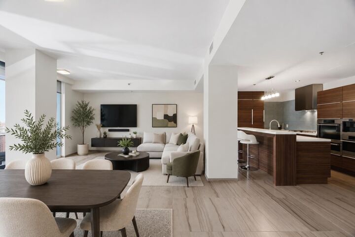 Property Photo: 108 9 Avenue SW 1702 AB T2P 0S9