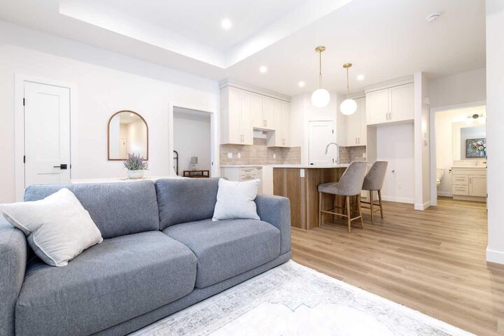 Property Photo:  5463 55 Avenue 8  AB T4L 1M1 
