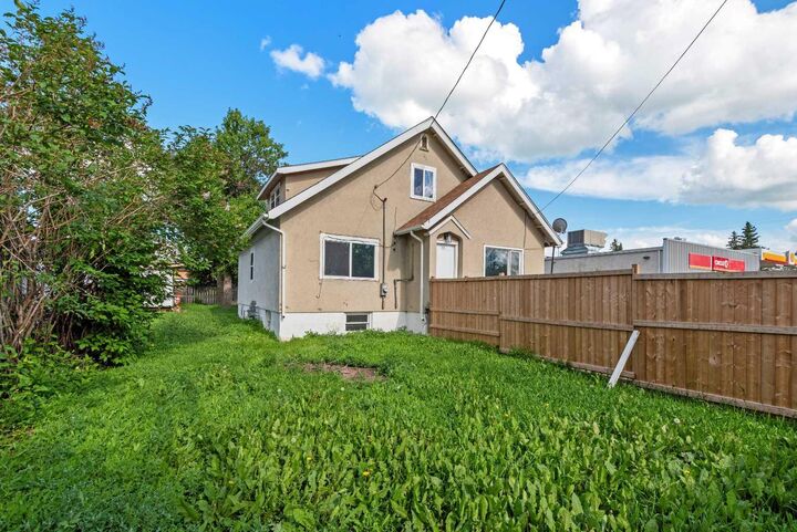 Property Photo: 302 6 Avenue NE AB T0M 2A0