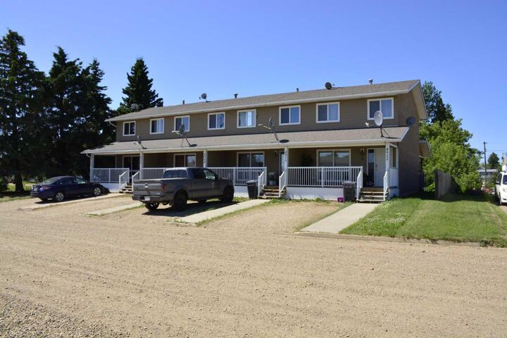 Property Photo:  4906-4914 49 Street  AB T0H 0E0 