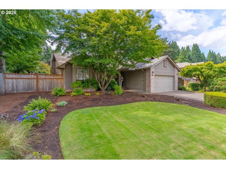 Property Photo: 1750 Cinnamon Hill Dr SE OR 97306