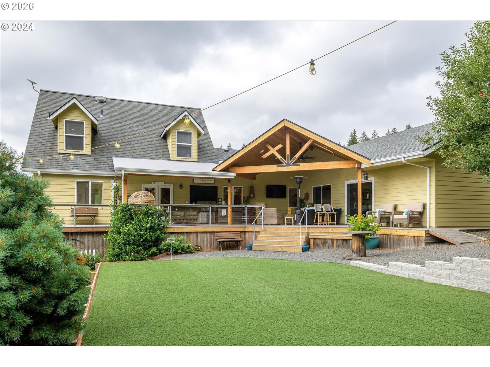 Property Photo: 86407 Homestead Rd OR 97478