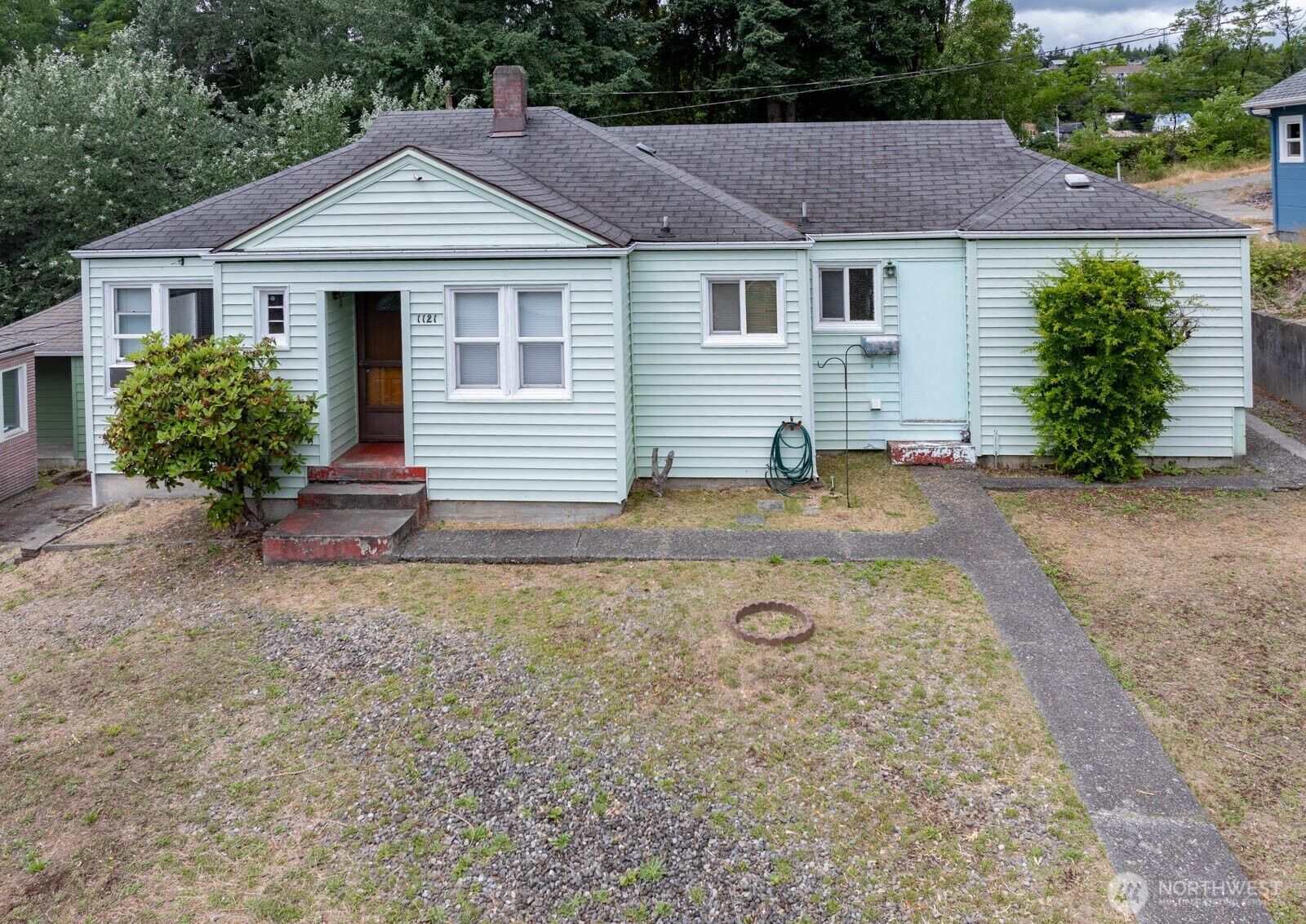 Property Photo: 1121 Dill Way W WA 98312