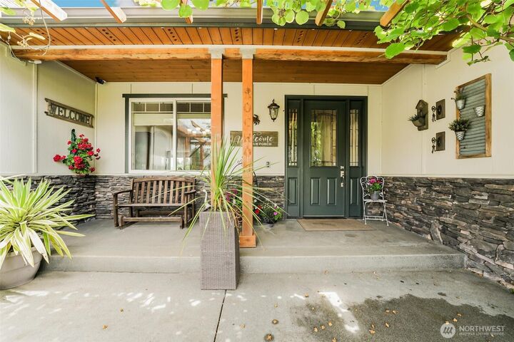 Property Photo: 618 Ell Road WA 98282