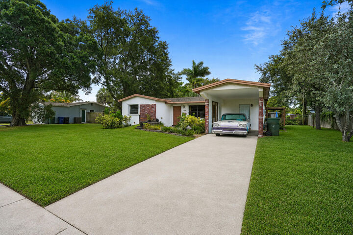 Property Photo:  3358 SW 16th Court  FL 33068 