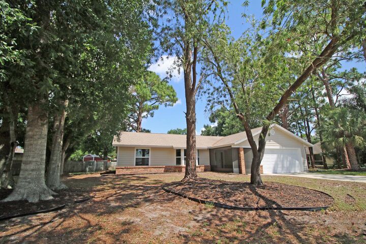 Property Photo:  271 Naylor NE  FL 32907 