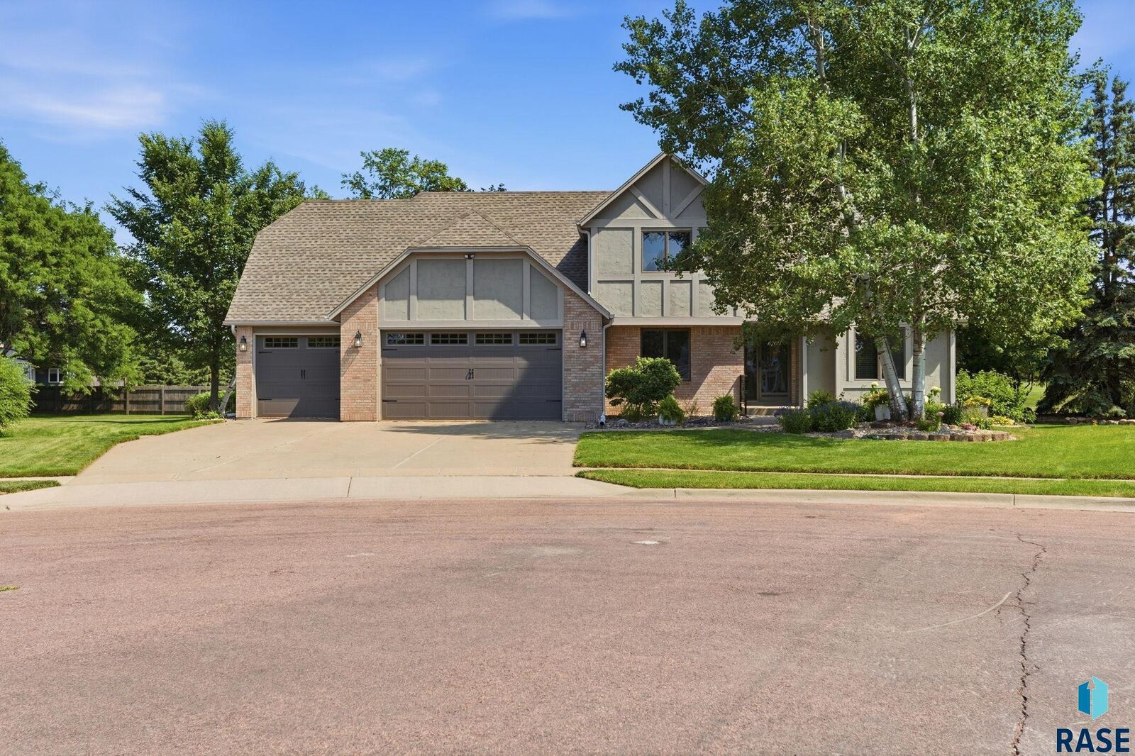 Property Photo: 6709 W 32nd St SD 57106
