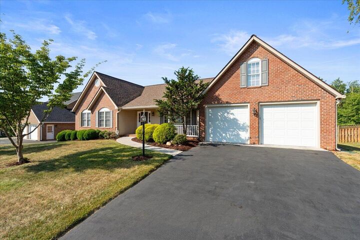 Property Photo:  5112 Plantation Grove Ln  VA 24012 