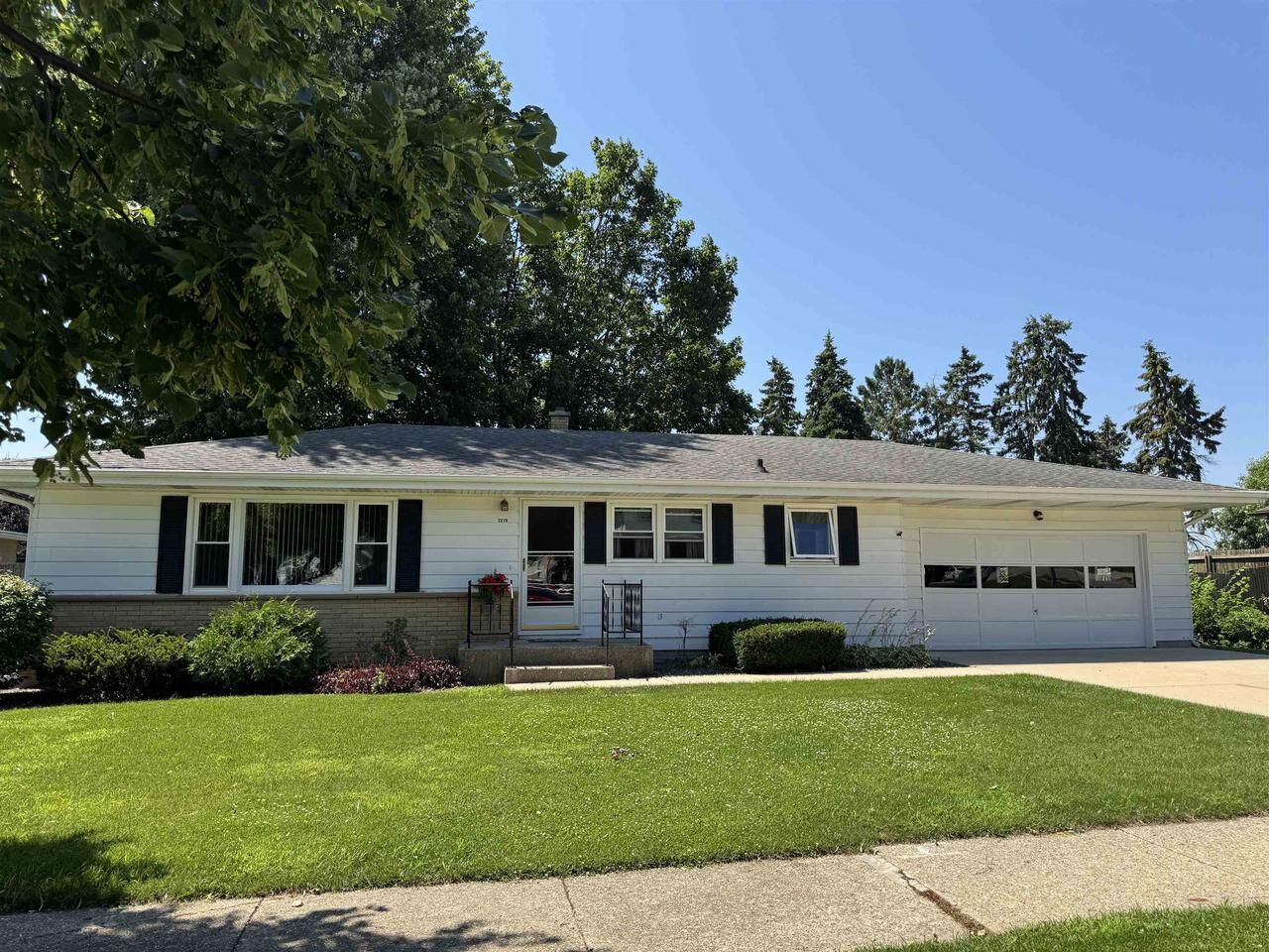 Property Photo:  2219 Mineral Point Avenue  WI 53548 