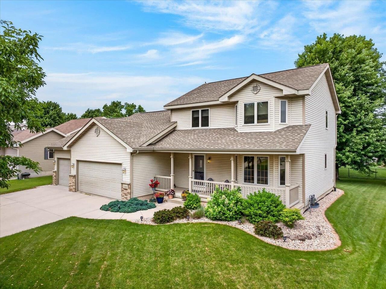 Property Photo:  318 Burl Oak Drive  WI 53532 