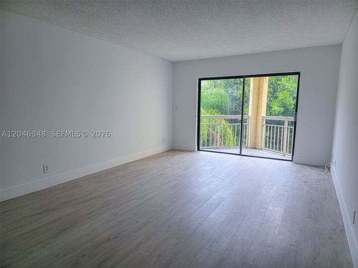 Property Photo:  8290 Lake Dr 422  FL 33166 