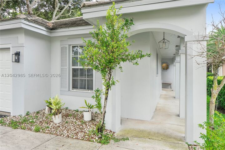 Property Photo: 9161 N Lake Park Cir N FL 33328